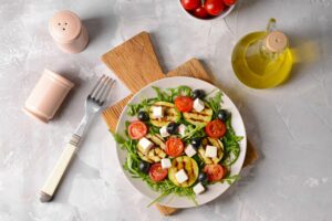 Aceitunas ensalada dieta mediterránea